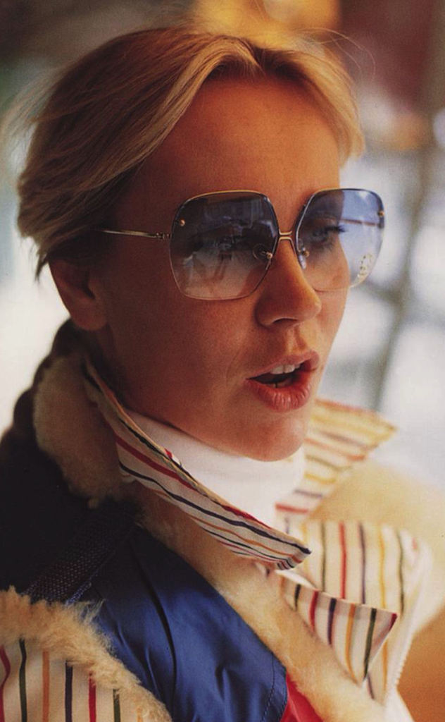 http://www.diehardagnetha.com/gallery/galleries/Color/Photoshoot/Switzerland/Agnetha_001638.jpg